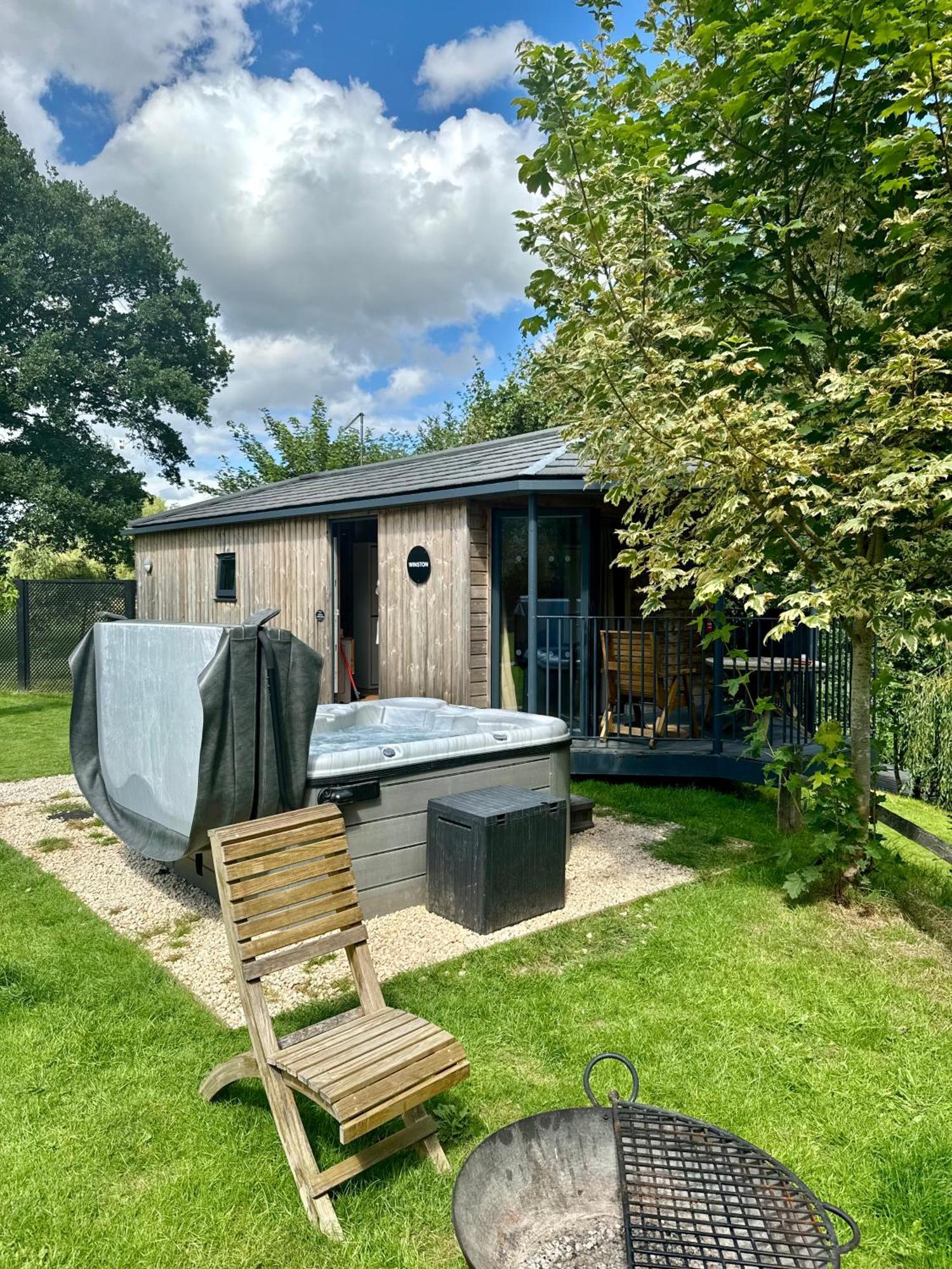 Riverside Cabins Shrewsbury Exteriör bild